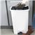 Contenitori rifiuti con apertura a pedale Rubbermaid - 50x31x80 cm - 68 l - bianco 
